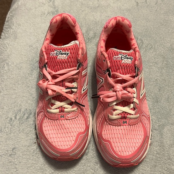 New Balance Shoes - New balance run Disney Minnie never worn Run Disney 2014 size 8.5